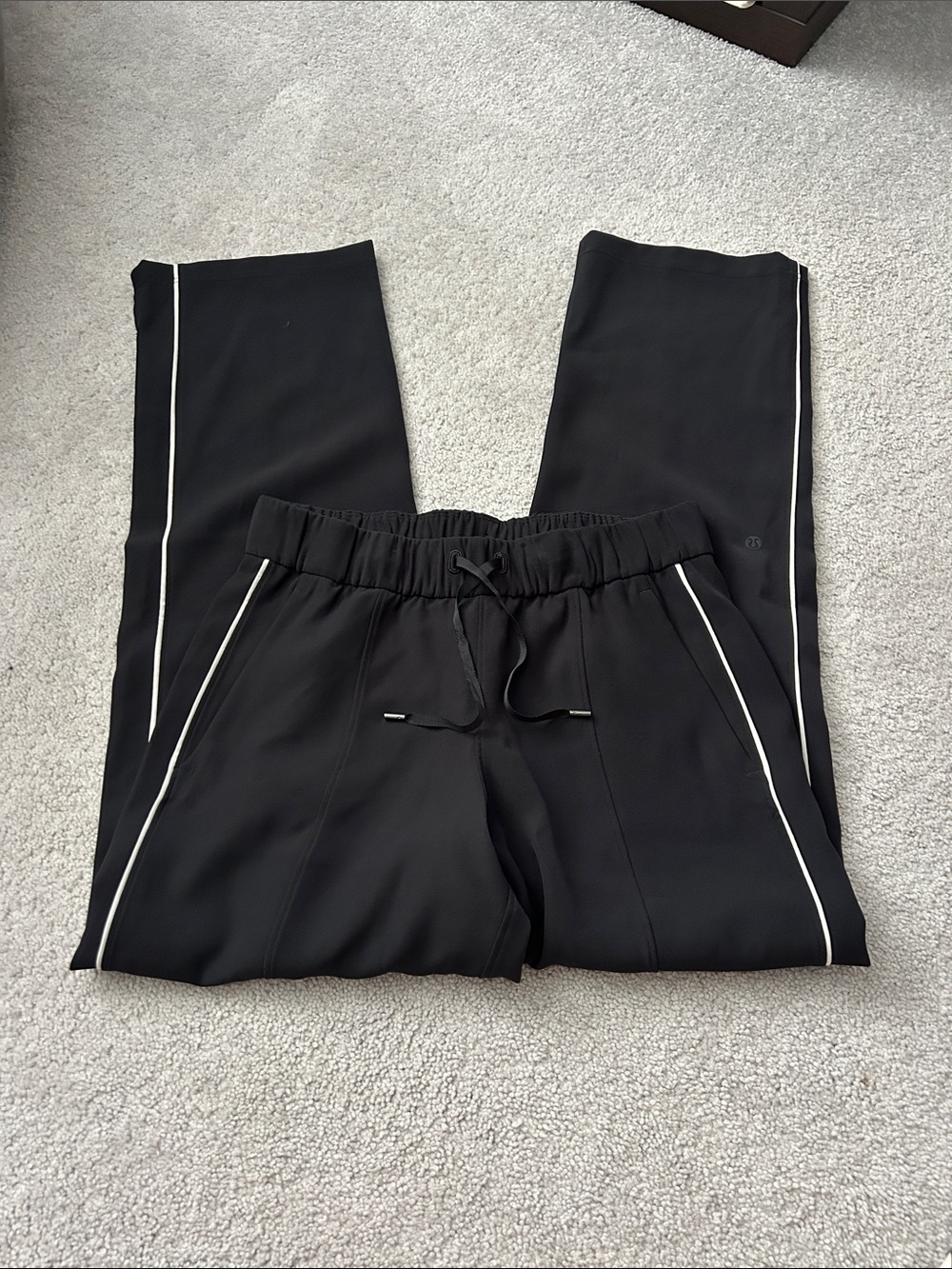 Lululemon Athletica Womens On The Right Track Silk Feel Pants - Picture 4 of 4